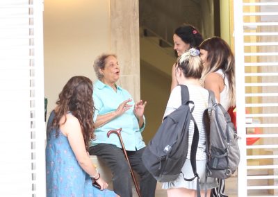 De ellas con nosotras